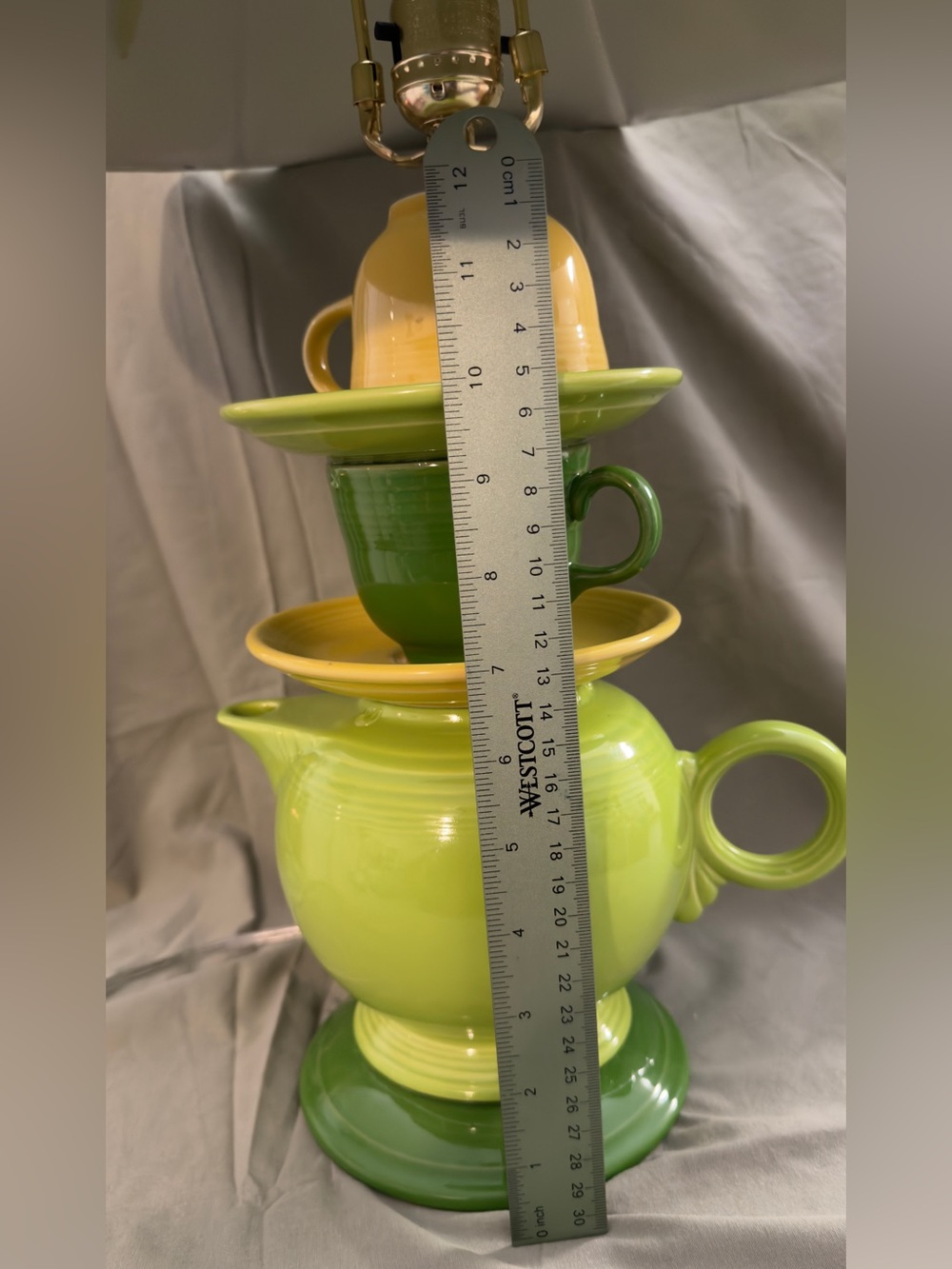Handmade, one-of-a-kind Fiestaware teapot lamp - Picture 5 of 6
